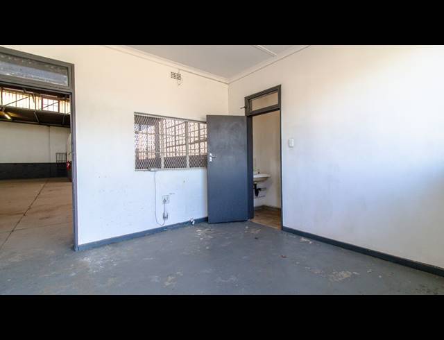 495M² FACTORY FOR SALE IN BOOYSENS